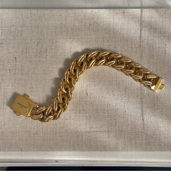 Saint Laurent Gold Kiss Lips Curb Chain Bracelet - Picture 3 of 15